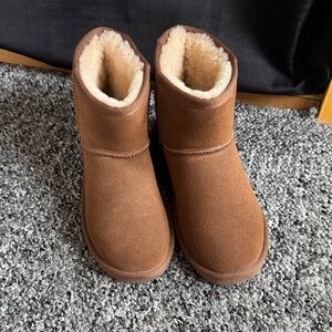 Minnetonka Tan Shearling-Lined Footwear